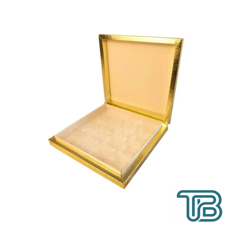 Karton Çikolata Kutusu 16'lı Separatörlü 23.5 X 22.5 CM Altın - Eminönü ToptanS | Ticaretin Kalbinden